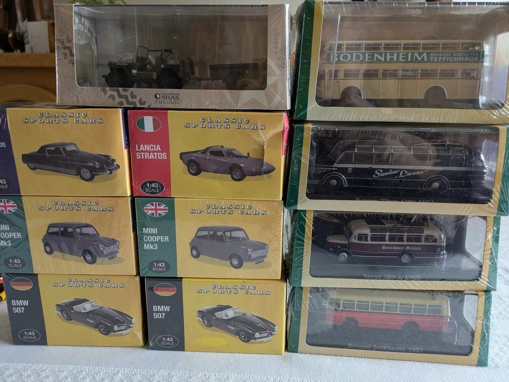 Verzameling miniatuur auto's en bussen in originele verpakki, Enlèvement