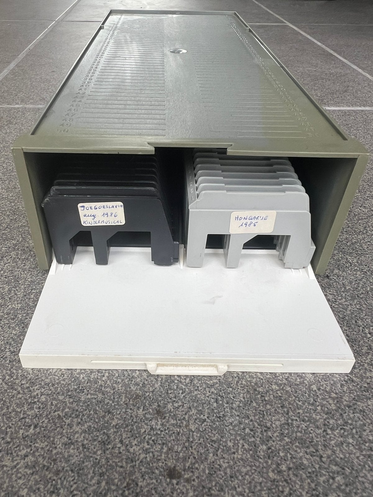 Universele diamagazijnen 2x50 in opbergboxen, Audio, Tv en Foto, Ophalen, Gebruikt