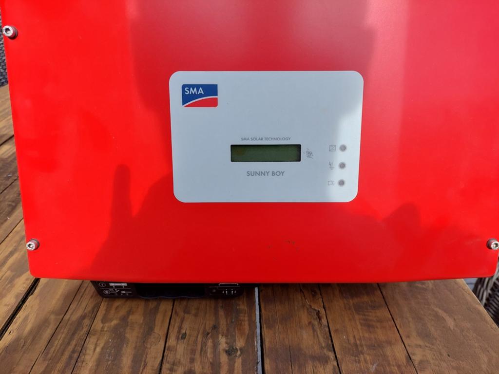 Twee omvormers van SMA 2500 watt, Doe-het-zelf en Bouw, Zonnepanelen en Toebehoren, Ophalen