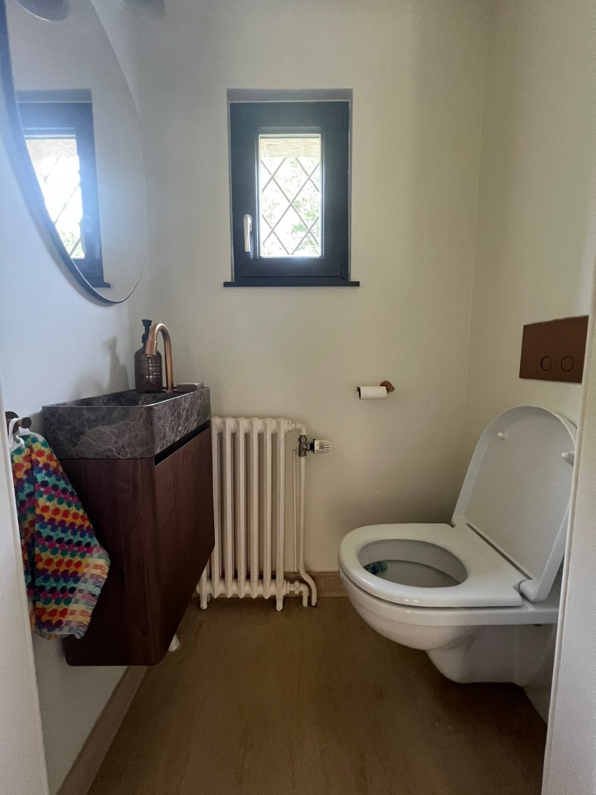 Toilet en wastafel in notenhout en marmer, te demonteren, Ophalen, Minder dan 50 cm, Zo goed als nieuw, Minder dan 25 cm