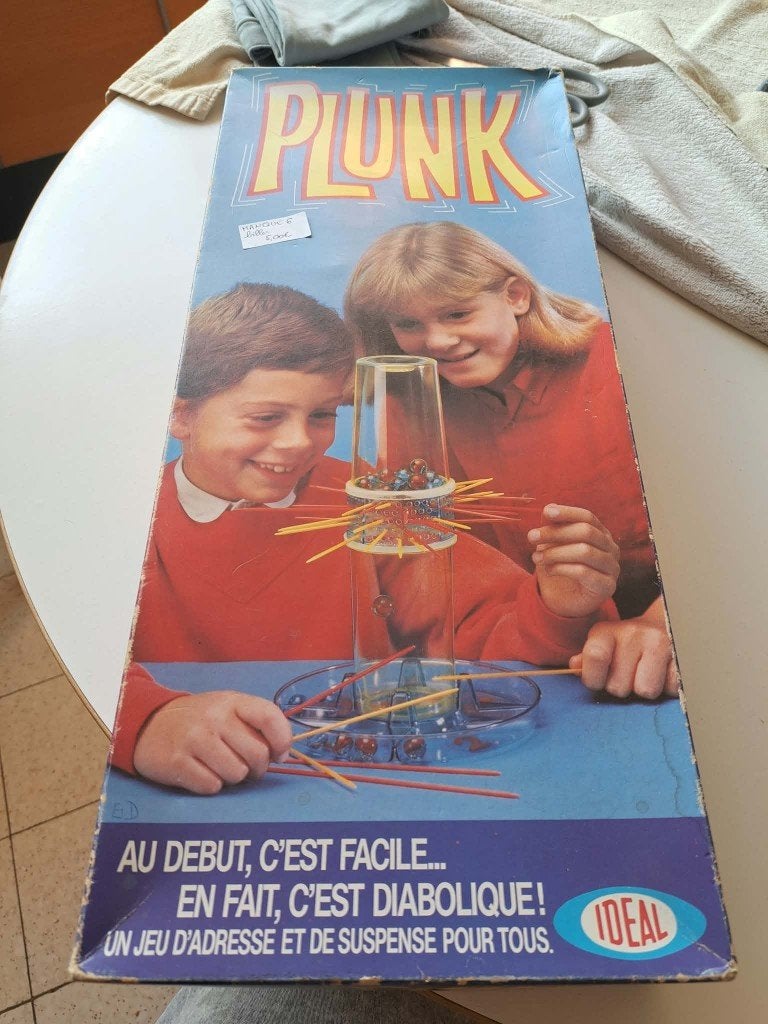 Jeu de société, Enlèvement