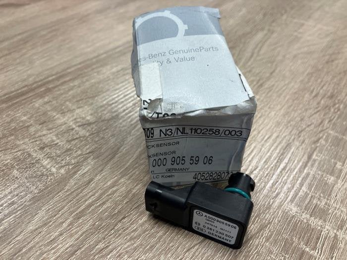 Capteur de pression carburant d'un Mercedes V-Klasse, Neuf, -, 3 mois de garantie, -