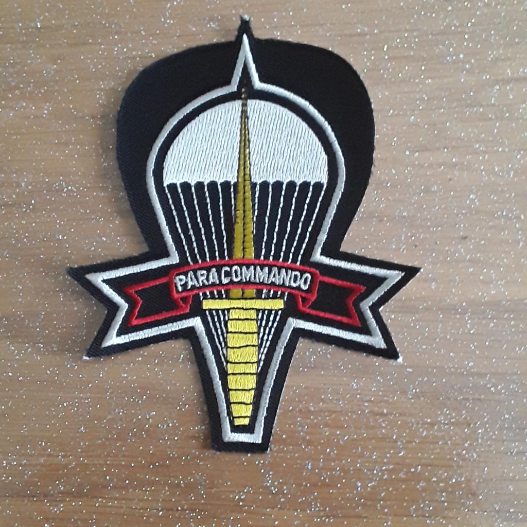 Écusson para-commando neuf, Verzamelen, Verzenden