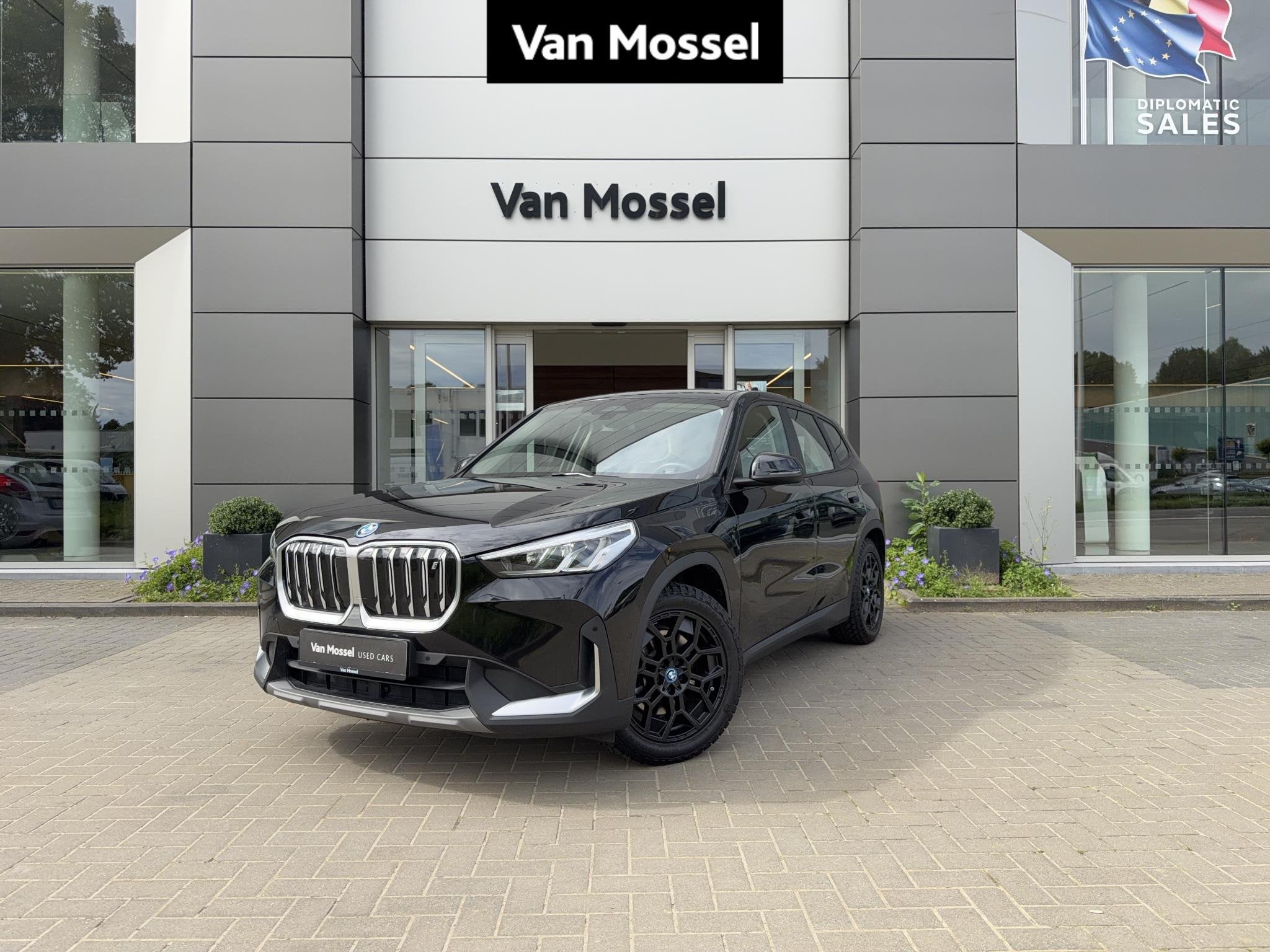 BMW iX1 xDrive30 230kW CAMERA | APPS | LED | NAVI, Auto's, Automaat, Gebruikt, Zwart, 313 pk