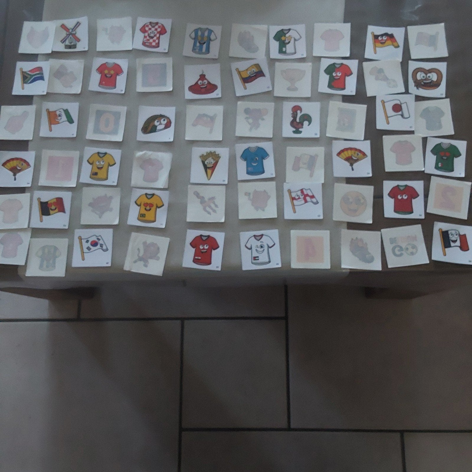 60 verschillende stickers van voetbal van ad delhaize, Enlèvement ou Envoi