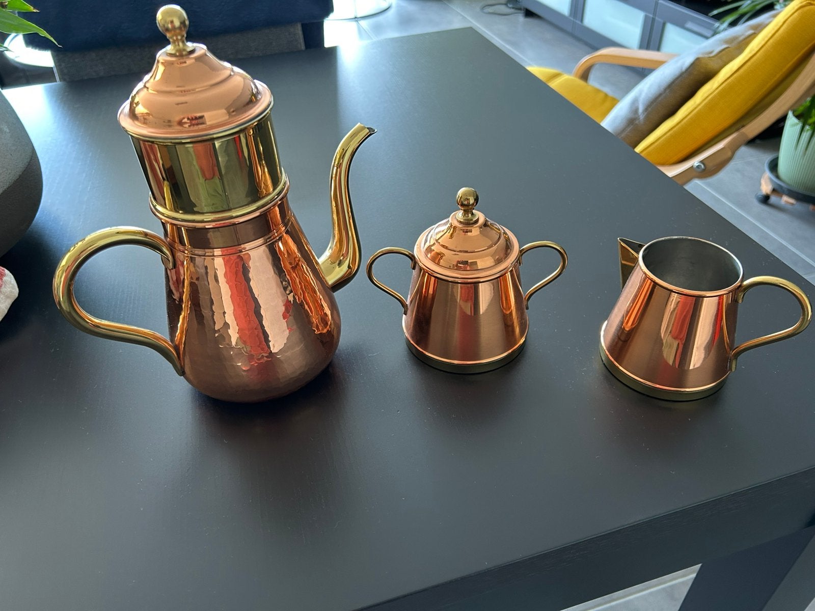 Service à café en cuivre, Enlèvement
