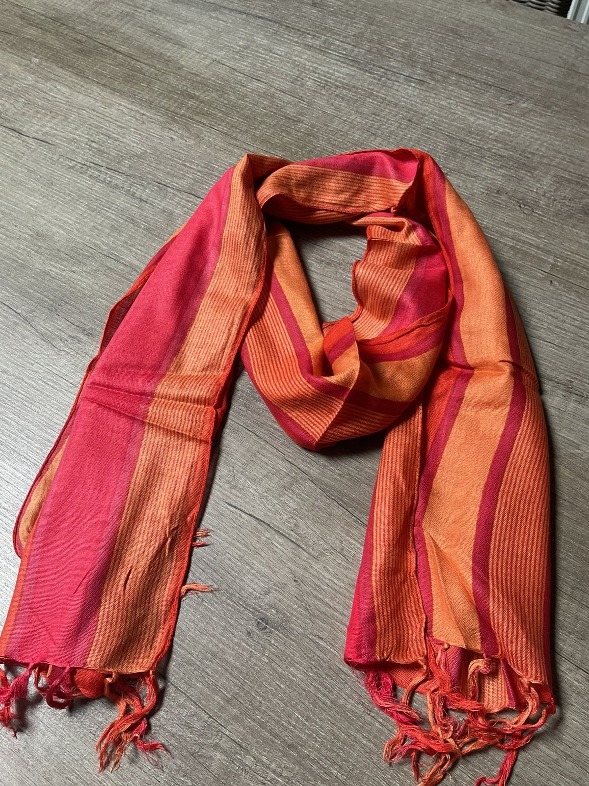Mooie oranje sjaal 175x35, Kleding | Dames, Mutsen, Sjaals en Handschoenen, Ophalen of Verzenden, Zo goed als nieuw