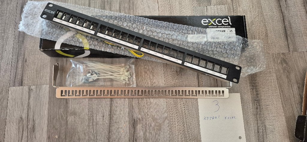 EXCEL 24 PORT Unloaded Black Keystone Jack Frame comme neuf, Enlèvement ou Envoi, Neuf