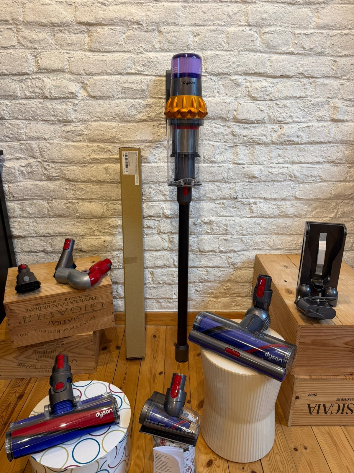 Dyson V15 comme neuf avec tous ses accessoires neufs complet, Ophalen of Verzenden, Zo goed als nieuw, Dyson, Geschikt voor tapijt