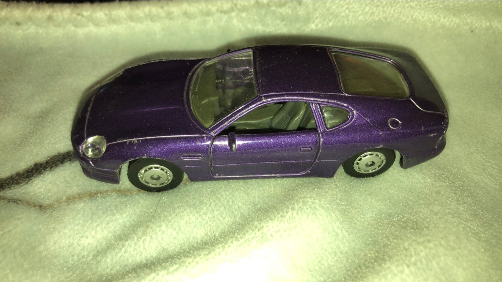 Voiture Aston Martin, Utilisé, Voiture