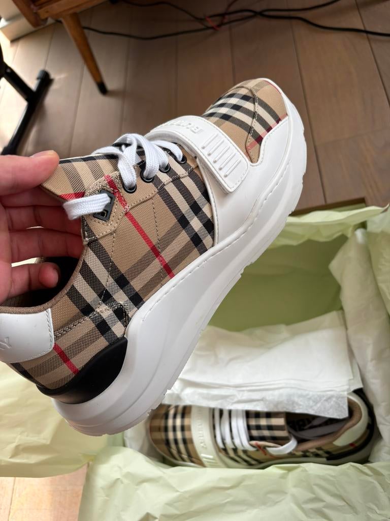 Originele sneakers Burberry 43, Kleding | Heren, Schoenen, Overige kleuren, Ophalen of Verzenden, Zo goed als nieuw, Sneakers