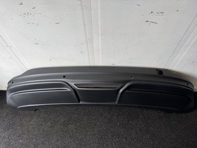 Ford Mustang Mach-E Diffuser Achterbumper LJ8B-17F954-A, Auto-onderdelen, Gebruikt, -, -, Ophalen of Verzenden