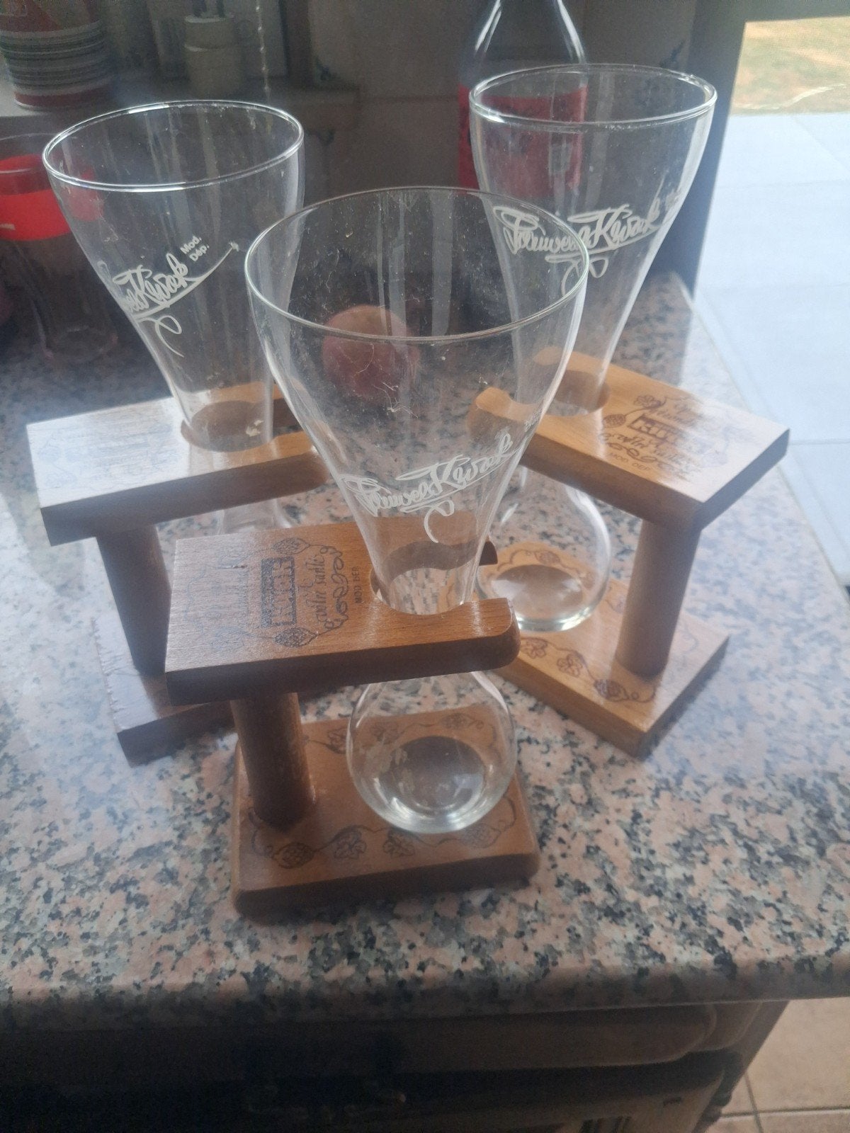 Kwak glazen met houten houder 6 euri het stuk, Verzamelen, Biermerken, Ophalen of Verzenden, Gebruikt, Glas of Glazen, Overige merken