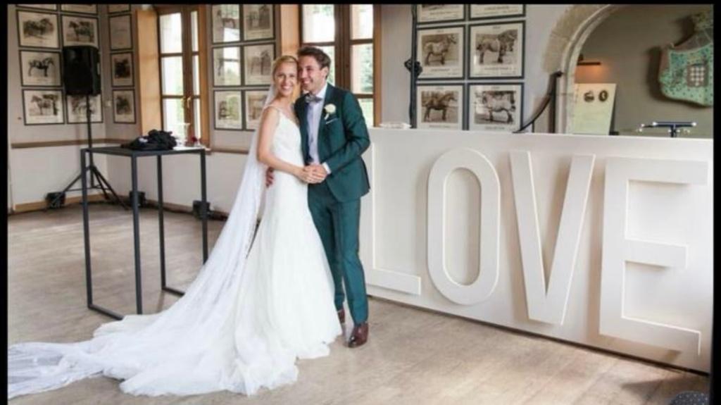 LOVE letters / DJ booth met LED-verlichting Trouwdecoratie, Enlèvement, Utilisé