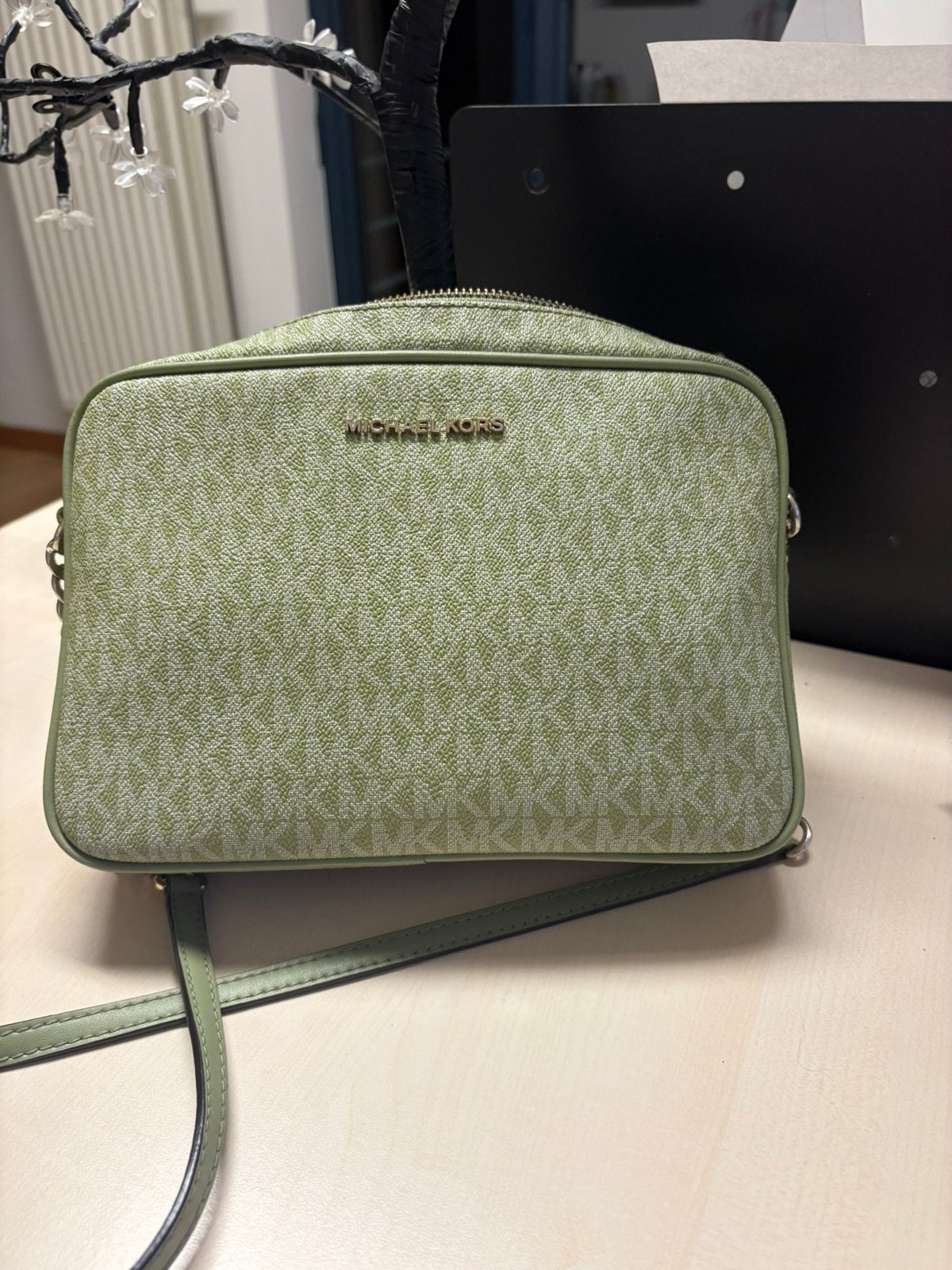 Handtas michael kors pastel, Bijoux, Sacs & Beauté, Porte-monnaie & Portefeuilles, Enlèvement ou Envoi, Comme neuf