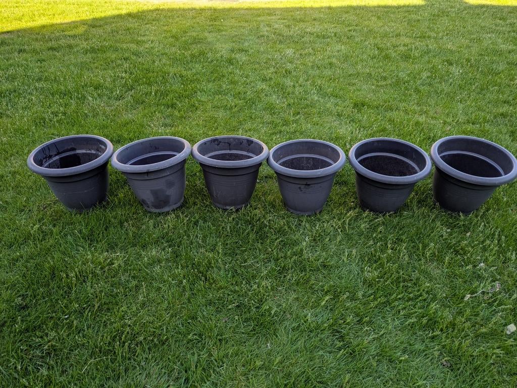 Pots de fleurs en plastique gris foncé, Balcon, Enlèvement ou Envoi, 25 à 40 cm, Rond