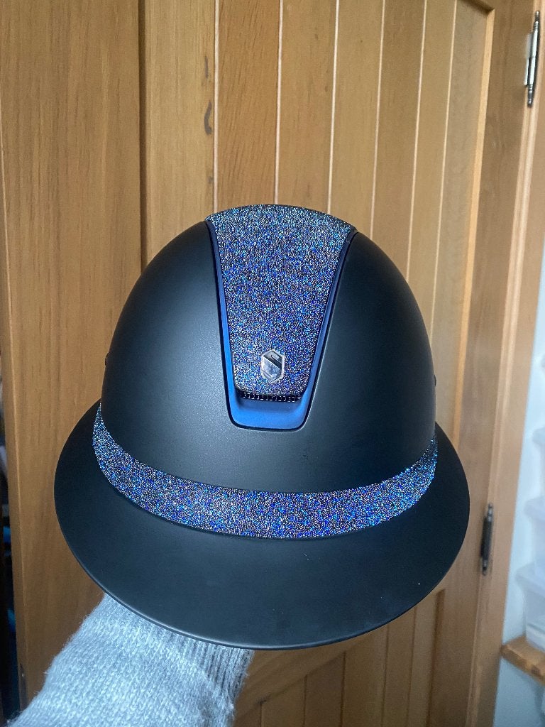 Miss shield, zwart met blauwe Swarovski cristal fabric, Nieuw, Ophalen of Verzenden, Rijhelm/cap, Zwart
