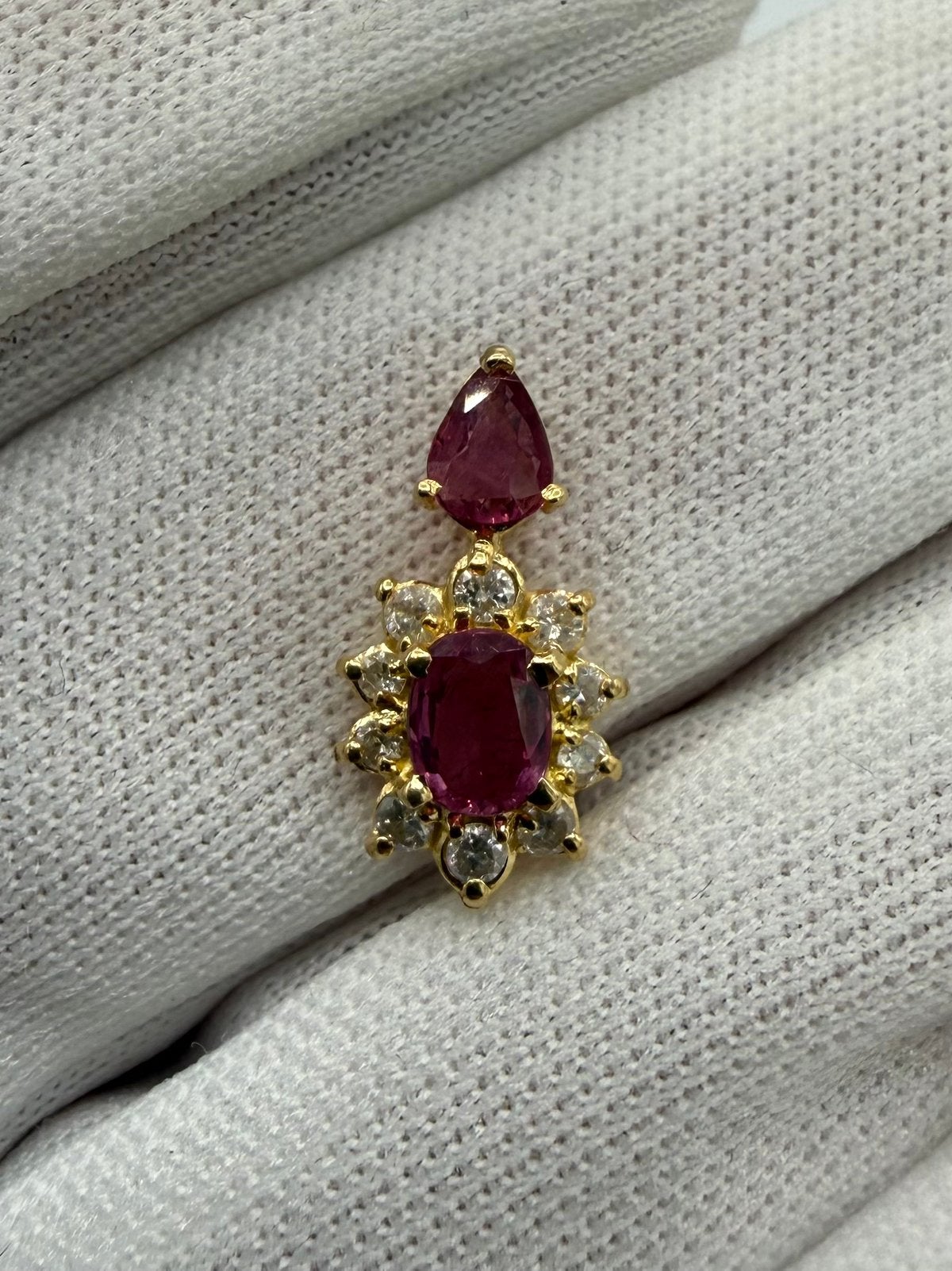 18K Gouden Hanger met Natuurlijke Diamanten & Robijnen – 750, Ophalen of Verzenden, Zo goed als nieuw, Rood, Goud