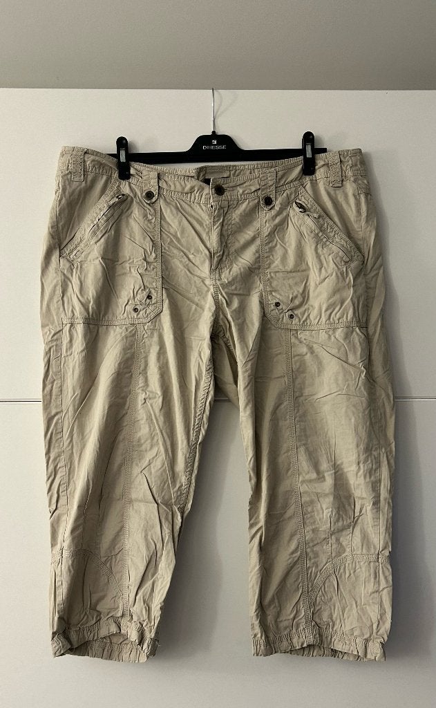 H&M beige short, Kleding | Dames, H&M, Beige, Ophalen of Verzenden, Zo goed als nieuw