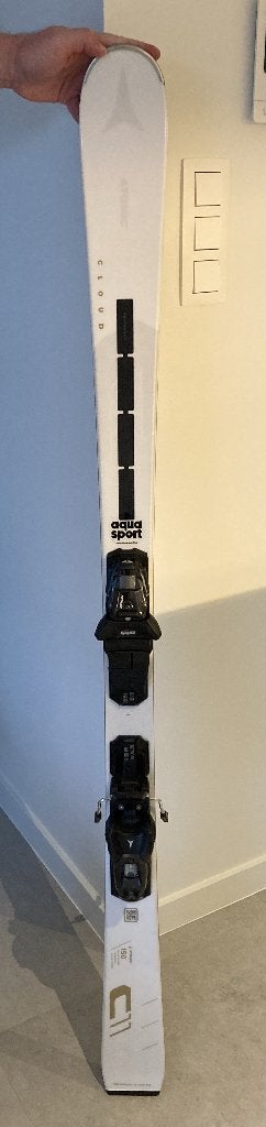 Atomic Cloud C11 Revoshock - inclusief ski stokken, Sports & Fitness, Ski & Ski de fond, Neuf, Carving, Skis, 140 à 160 cm