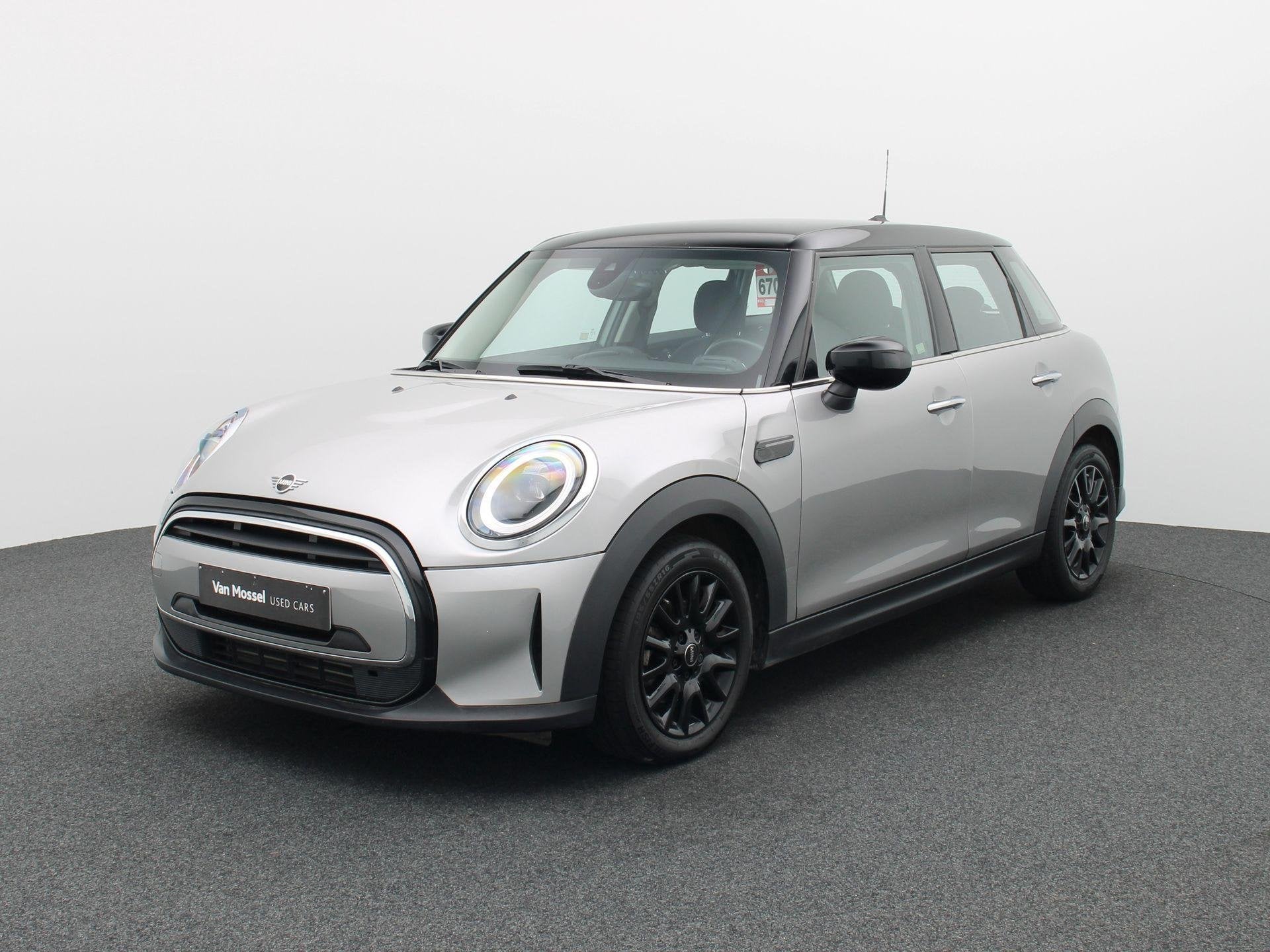 Mini Cooper 5 door COOPER 5D | PDC A | Camera | Carplay | Cr, Dealer onderhouden, Stof, Gebruikt, Zwart