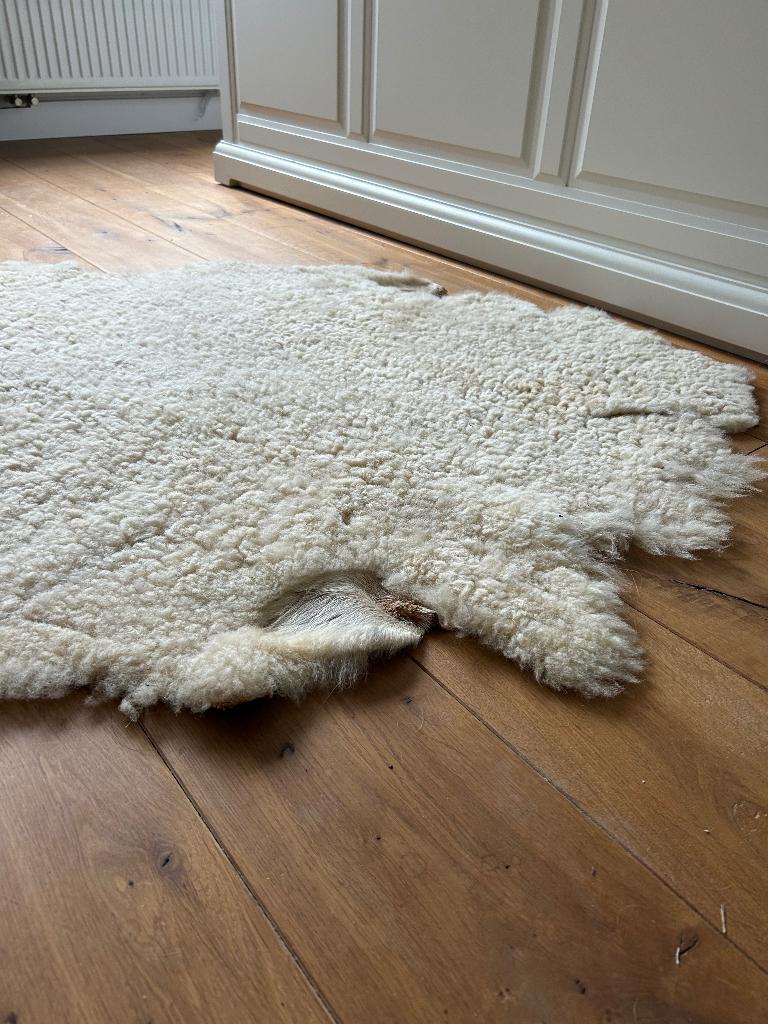 Schapenvacht, Huis en Inrichting, Woonaccessoires | Plaids en Woondekens, Ophalen, Zo goed als nieuw