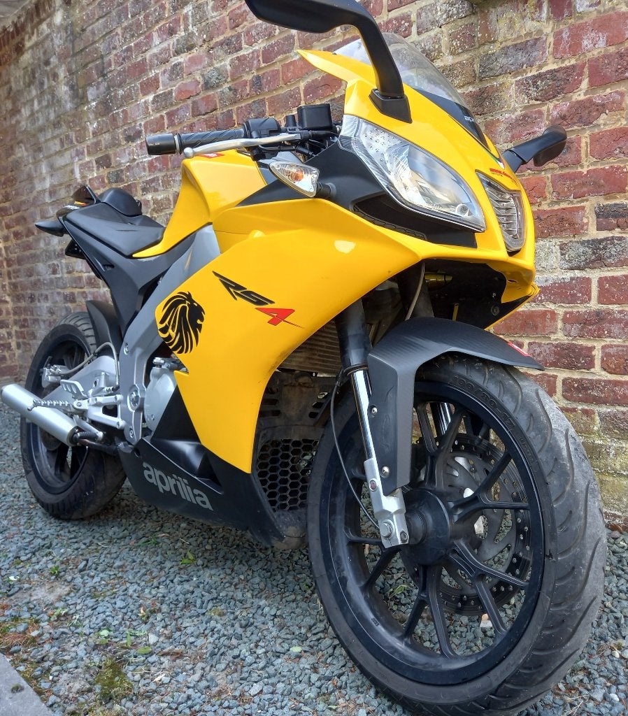Aprilia 50cc RS4 2 temps- année 2015- 15000kms- full power, Vélos & Vélomoteurs, 49 cm³, Classe B (45 km/h), Enlèvement, Deux-temps
