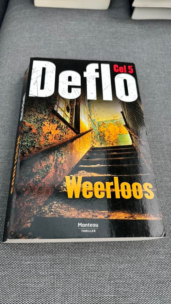 Luc Deflo - Weerloos, Livres, Thrillers, Comme neuf, Belgique, Enlèvement ou Envoi