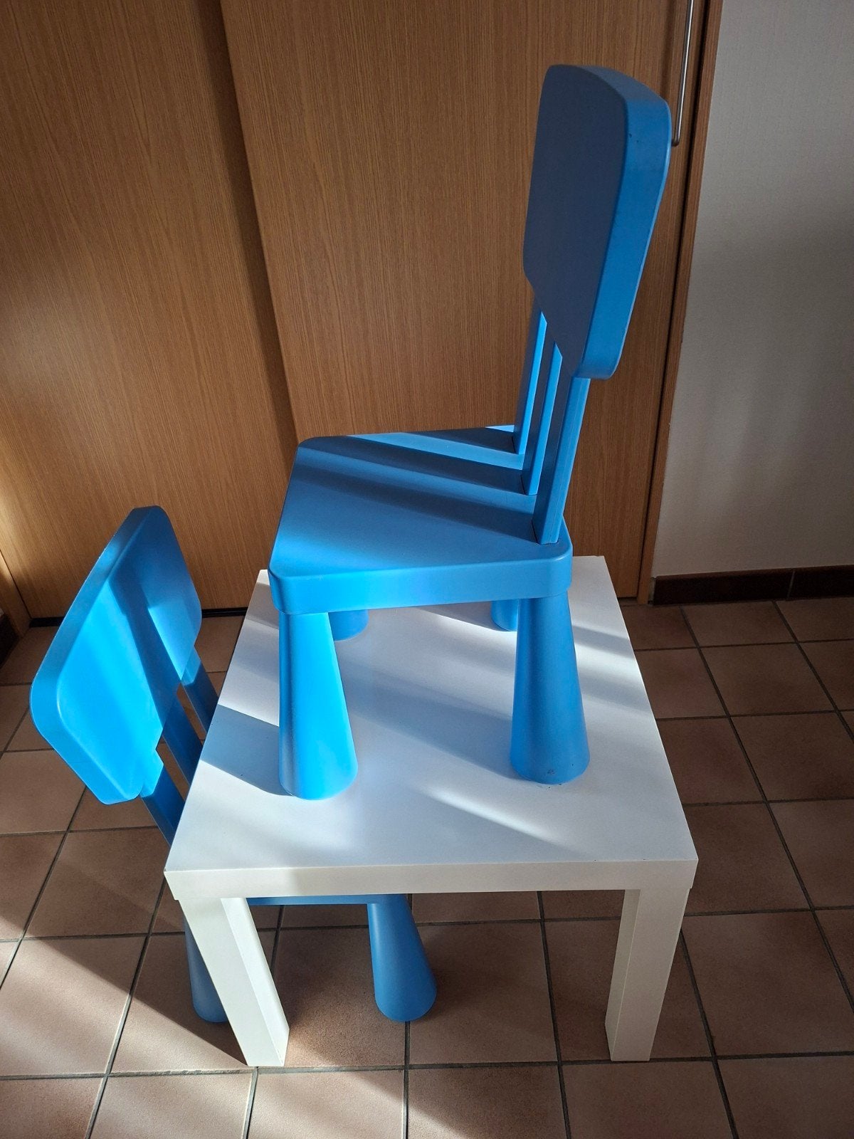 stoelen en tafel., Enlèvement, Chaise(s)