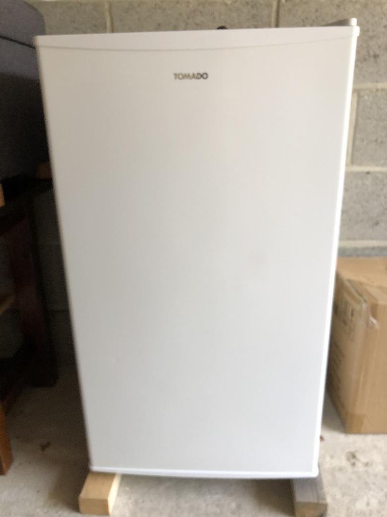 Koelkast Tomado TRT4702W, Elektronische apparatuur, Koelkasten en IJskasten, Ophalen, Zo goed als nieuw, 45 tot 60 cm, Met vriesvak