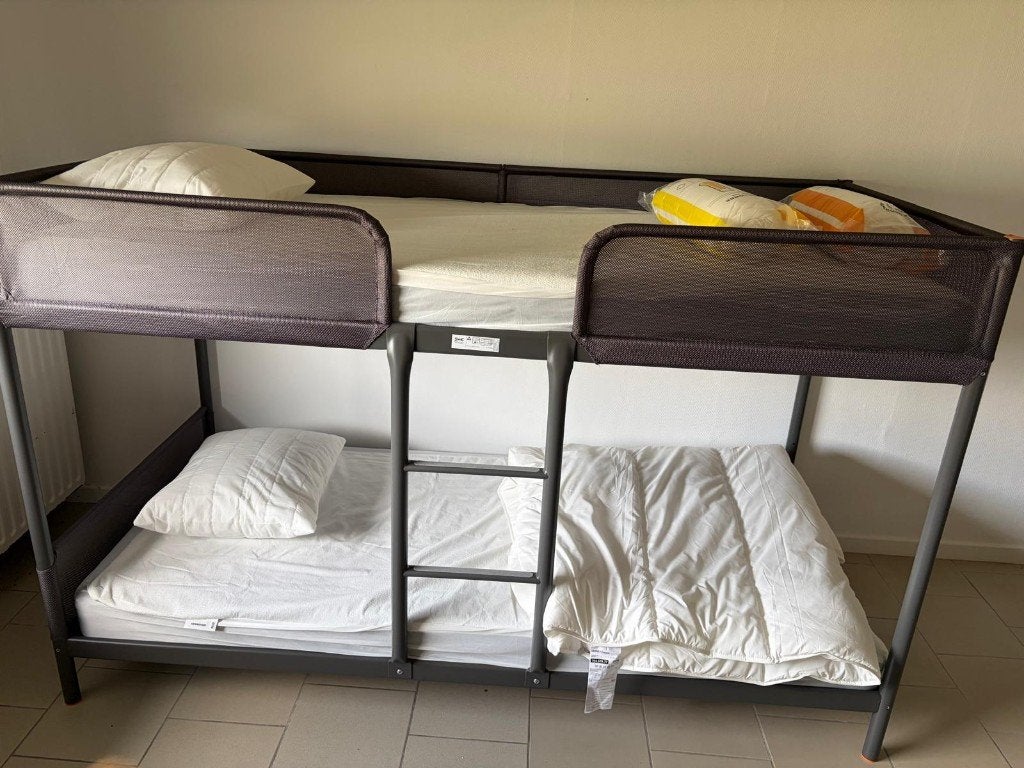 Lit superposé, matelas, couette, oreiller, alèse, Maison & Meubles, Chambre à coucher | Lits superposés & Lits mezzanines, Neuf