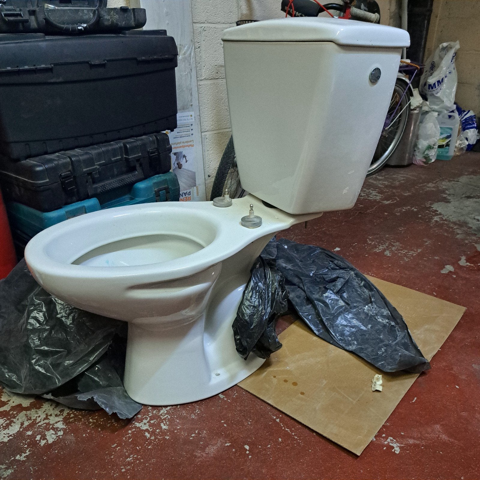 WC, Enlèvement