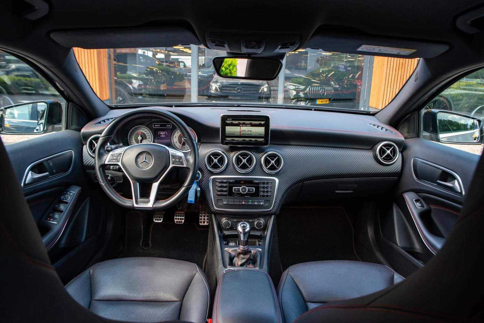 Mercedes-Benz A 200 — Noir | 2016 | 115 kW, Cuir, Euro 6, Boîte manuelle, Noir