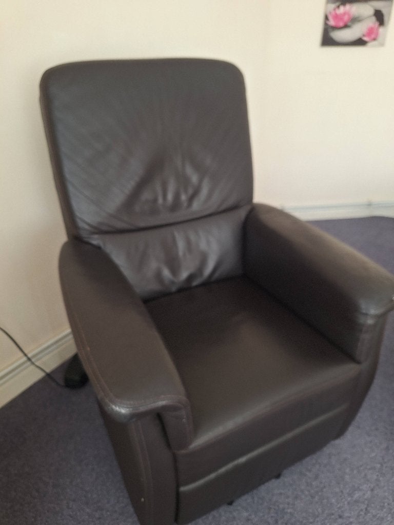 Relaxzetel, Enlèvement, Cuir