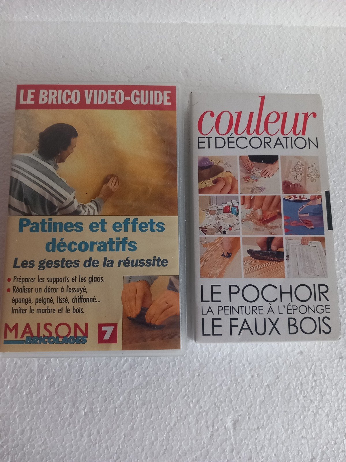 2 VIDEOCASSETTES. KLEUR EN DECORATIE, Cd's en Dvd's, Ophalen of Verzenden