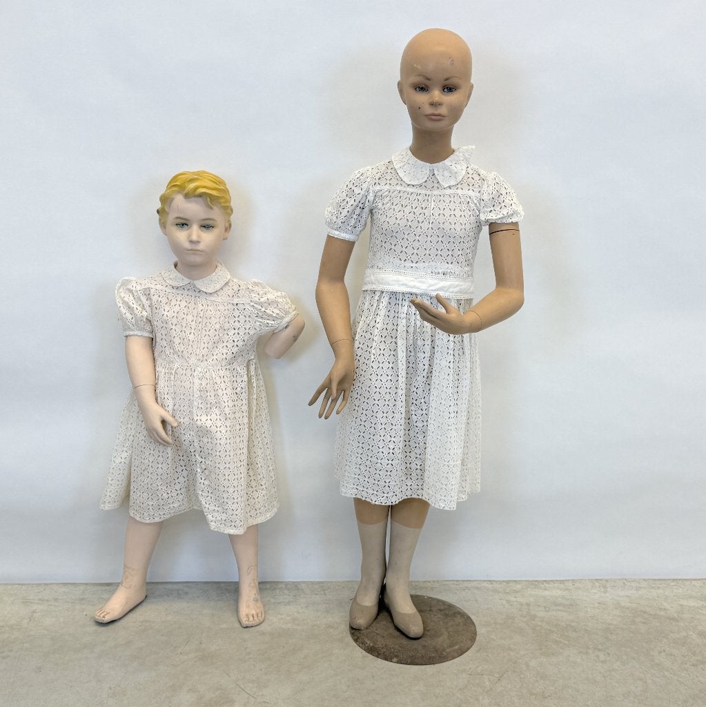 Twee kindermannequins, Ophalen