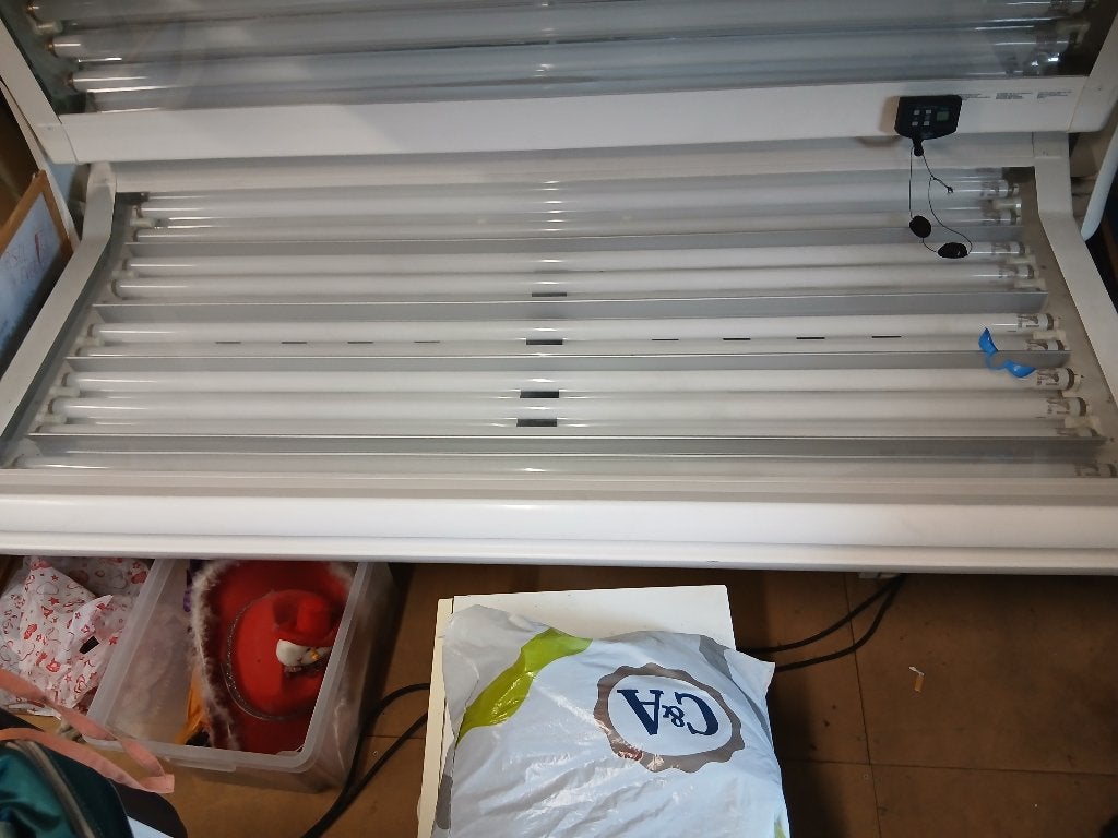 Banc solaire, Elektronische apparatuur, Ophalen, Gebruikt, Zonnebank dubbelzijdig, 15 lampen of meer