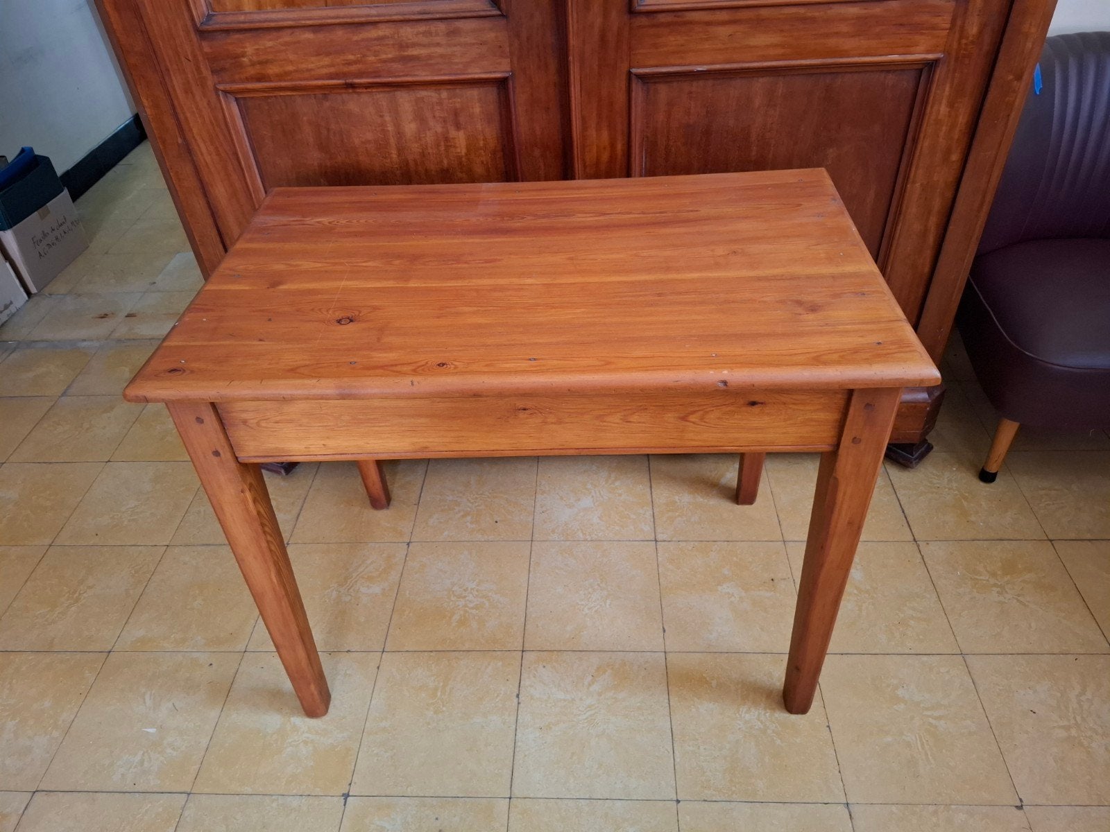 Petite table rustique en bois massif, Enlèvement