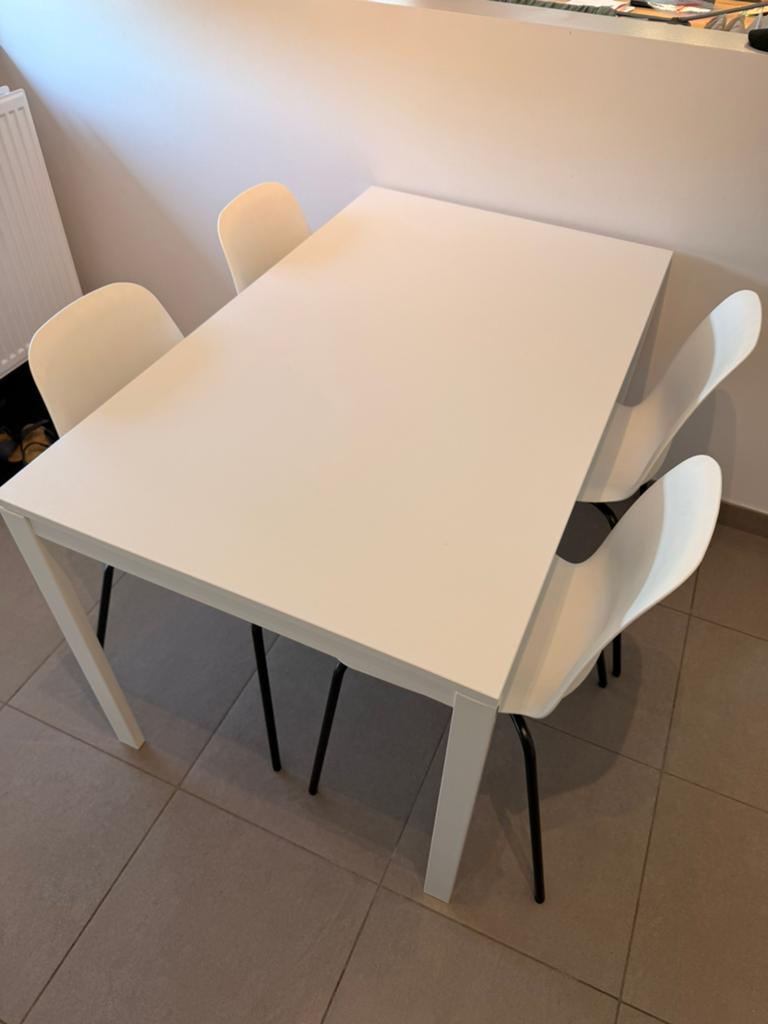 Ikea keukentafel met 4 stoelen, Huis en Inrichting, Ophalen, Zo goed als nieuw