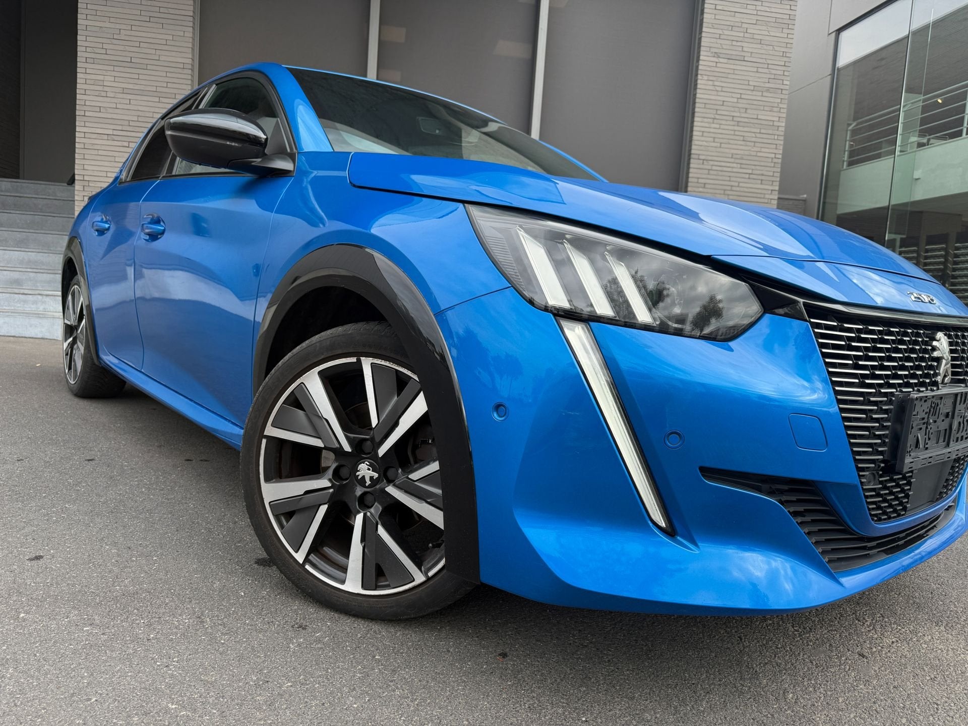 Peugeot 208 GT LINE, Achat, Entreprise, 1165 kg, Boîte manuelle