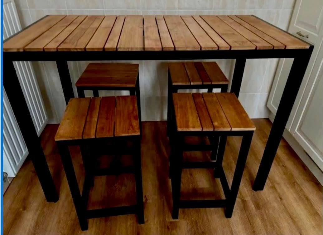 Hoge bartafel met 4 krukken, Ophalen