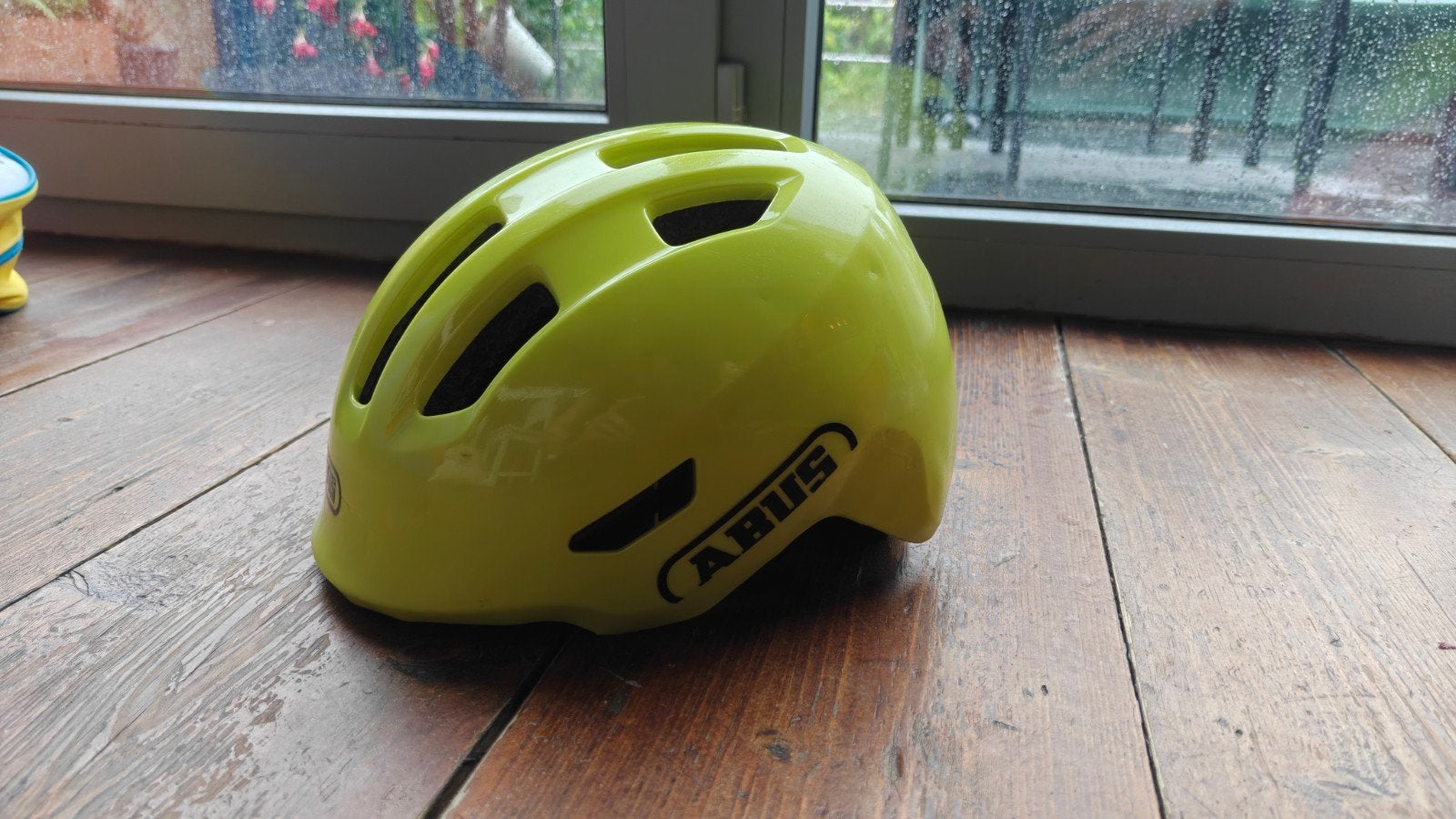 ABUS Smiley 3.0 kinderfietshelm – geel – maat 45-50 cm, Gebruikt, Jongen of Meisje, Overige maten, Ophalen of Verzenden