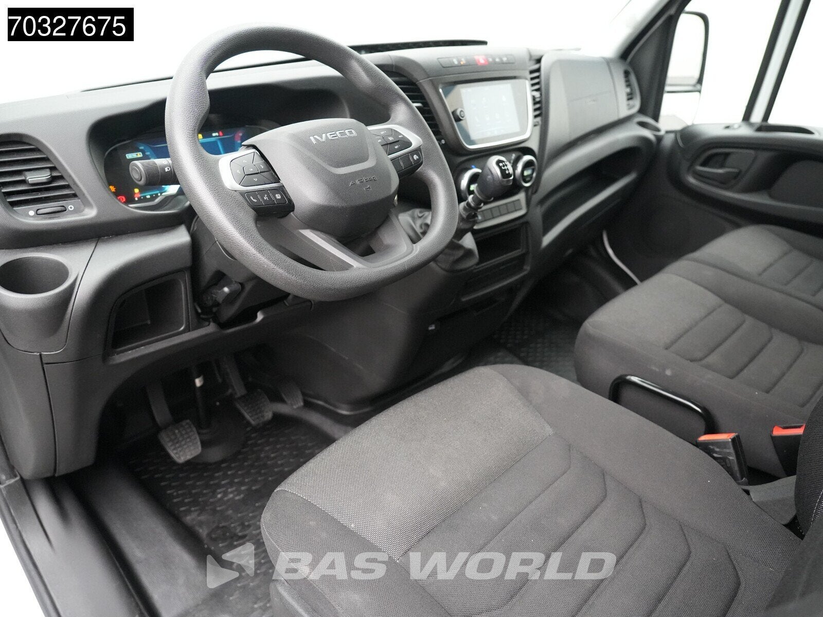 Iveco Daily 35C16 3.0L Laadklep NEW MODEL Dubbellucht 160PK, Auto's, Bestelwagens en Lichte vracht, Stof, Gebruikt, Euro 6, 4 cilinders