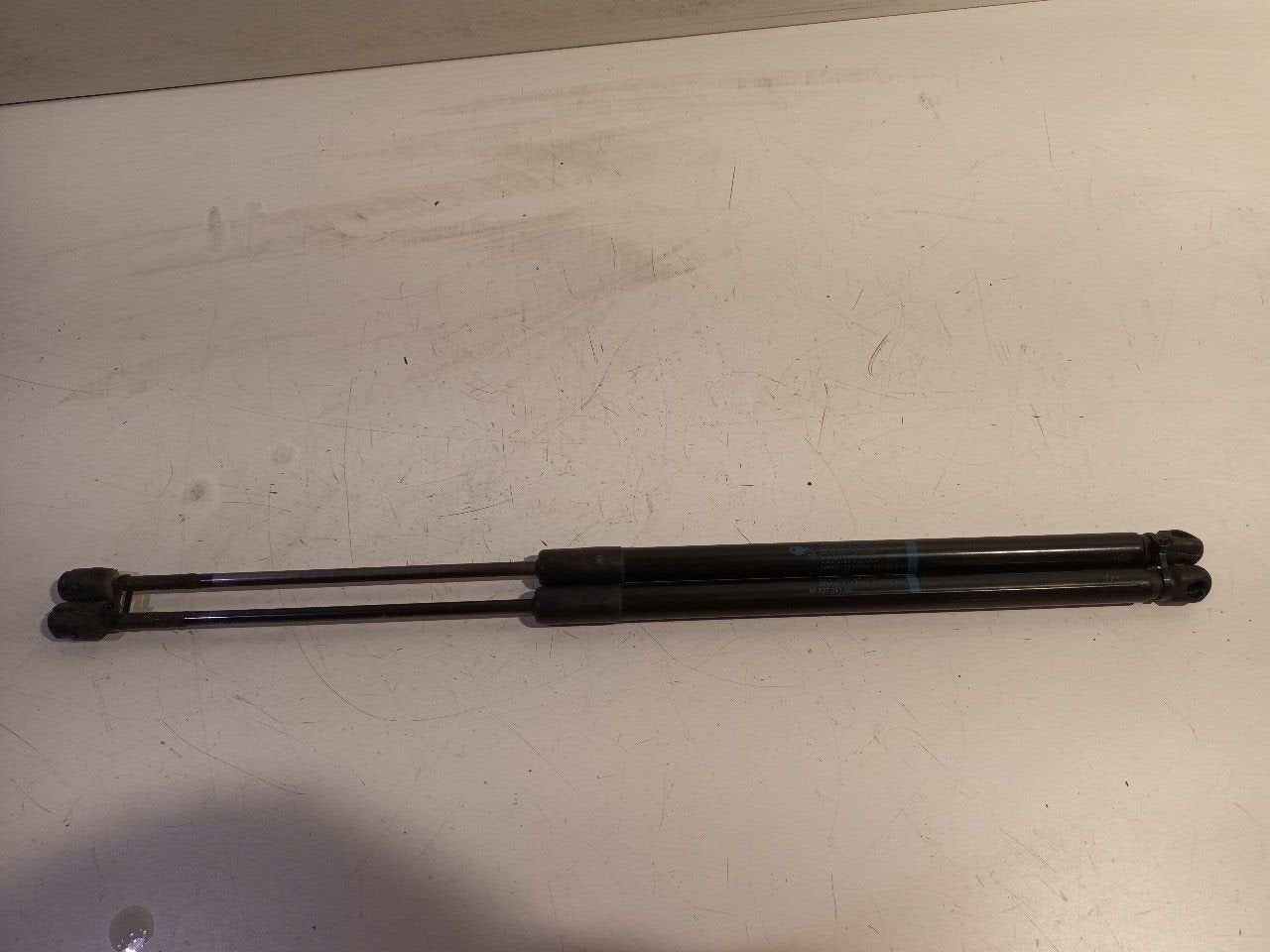 Gasdrukveerset achter Peugeot 5008, Auto-onderdelen, Onderdelen@venauto.nl, Van der Ven Autorecycling B.V., Gebruikt, Ettenseweg 76, 4706 PB Roosendaal, The Netherlands