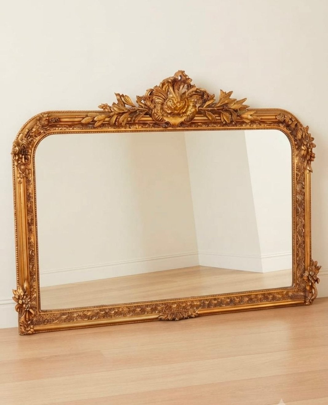 Miroir baroque de luxe, Enlèvement