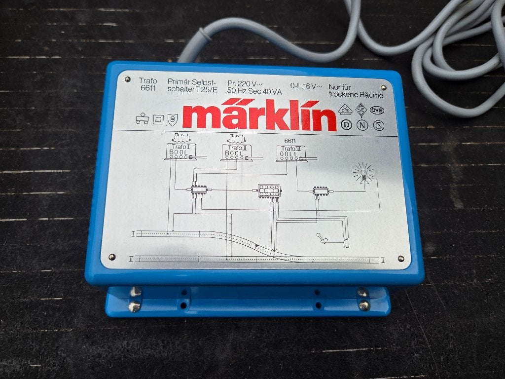 MAGNIFIQUE TRANSFO MÄRKLIN 6611, Enlèvement ou Envoi, Courant alternatif, Rails, Comme neuf