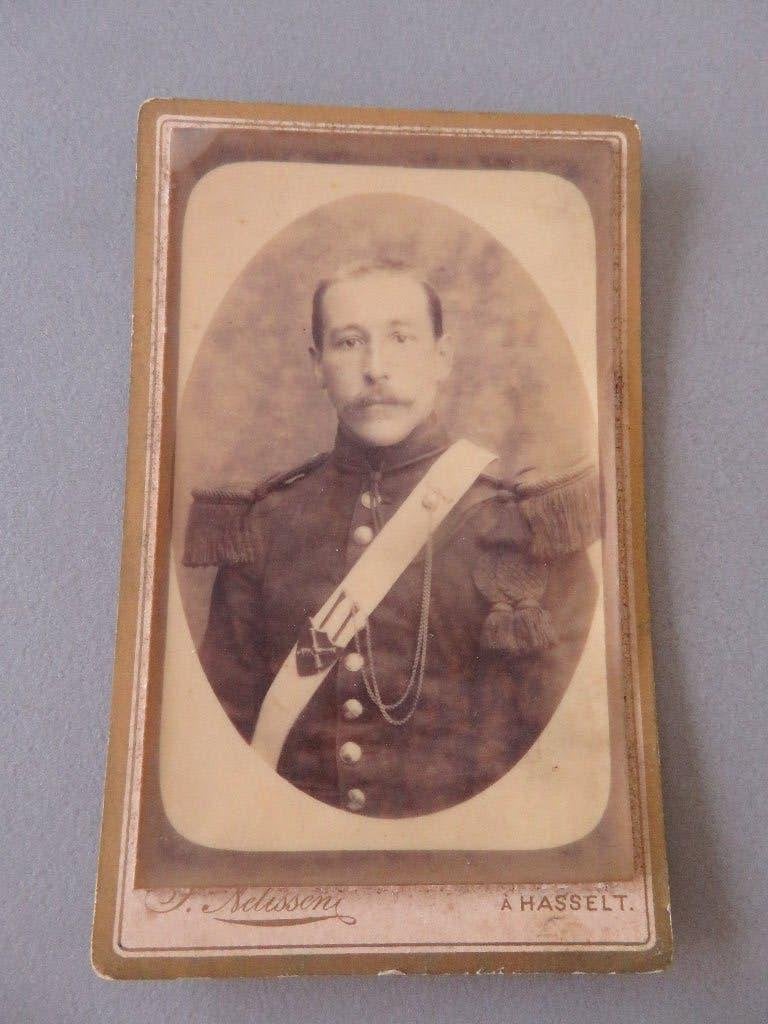 foto CDV Nelissen Gotthold Hasselt pr 1910 Militair Soldaat, Enlèvement ou Envoi, Autres, Photo ou Poster
