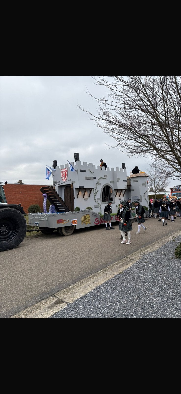 Carnavalswagen te huur, Ophalen, Zo goed als nieuw