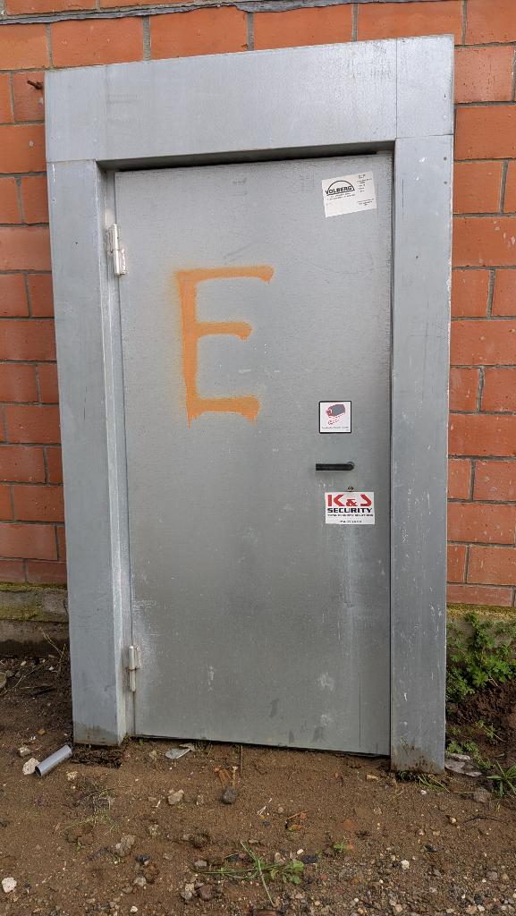 Twee werfdeuren, Doe-het-zelf en Bouw, Deuren en Vliegenramen, Gebruikt, Metaal, Ophalen