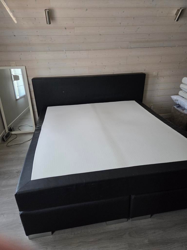Boxspring 1m80, Enlèvement